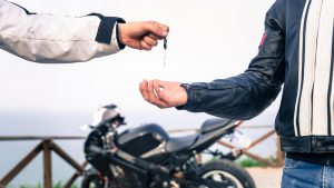 Consórcio de moto Globo: conheça a modalidade