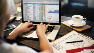 Organize os gastos com apoio de planilhas e aplicativos