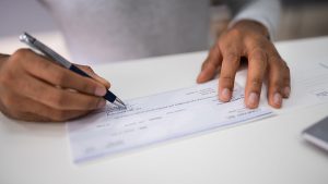 O que dizem os bancos sobre as novas regras do cheque especial?