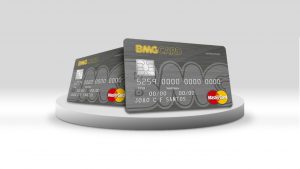 Imagem de dois cartões de crédito BMG Card, um do lado do outro.