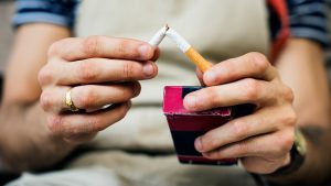 Parar de fumar também pode salvar o seu bolso