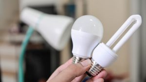 Qual a mais econômica entre lâmpada incandescente, fluorescente ou led?