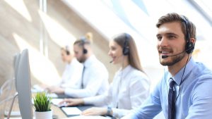 Imagem de um setor de telemarketing, representando o atendimento do Mercado Livre.